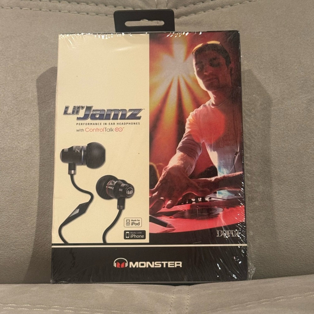 RARE - Factory Sealed Monster Lil' Jamz Headphones (Collector's Item)
